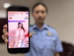 女子在直播间裸露身体并介绍商品